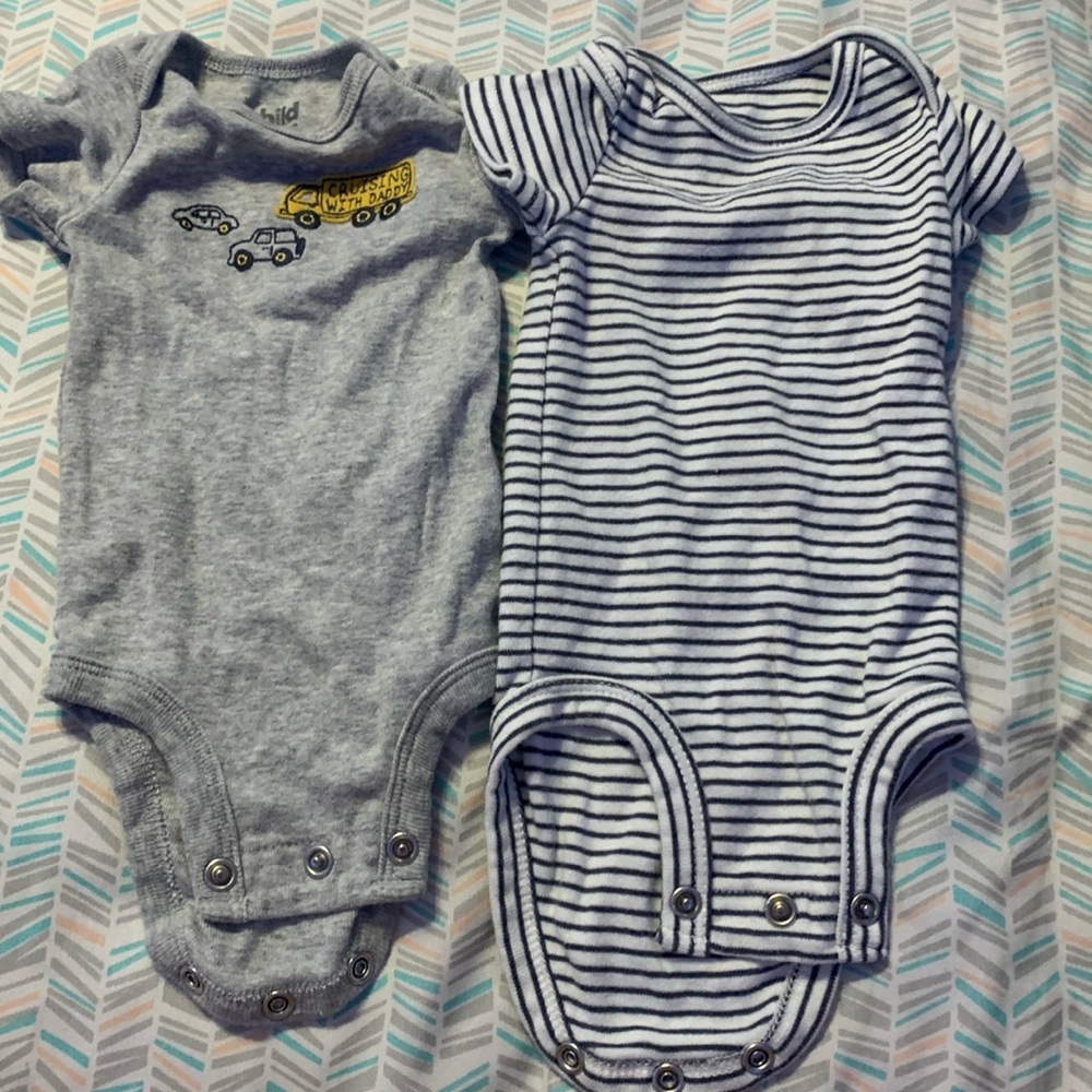 2 newborn onesies never worn